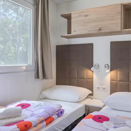 홀리데이파크 Mobile Homes With Pool In Tar - Porec-istrien 38572 포레치