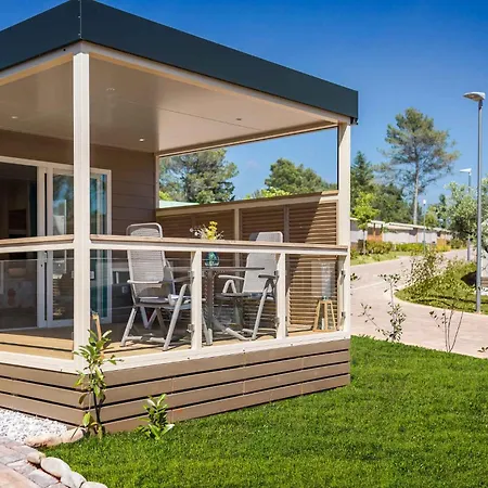 홀리데이파크 Mobile Homes With Pool In Tar - Porec-istrien 38572 포레치