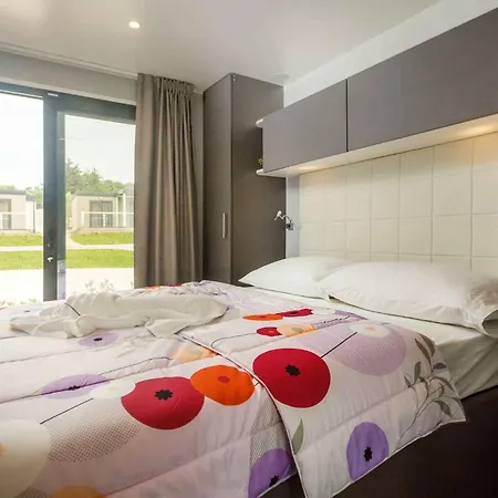 Mobile Homes With Pool In Tar - Porec-istrien 38572 Πόρετς