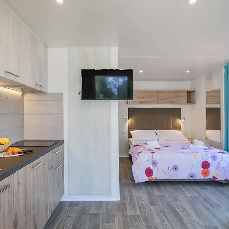 Mobile Homes With Pool In Tar - Porec-istrien 38572 Πόρετς