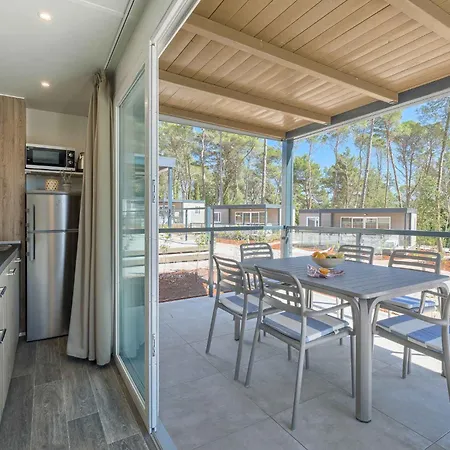 홀리데이파크 Mobile Homes With Pool In Tar - Porec-istrien 38572