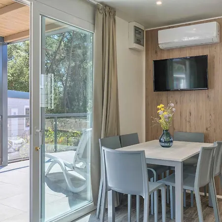 Vakantiepark Mobile Homes With Pool In Tar - Porec-istrien 38572 Poreč