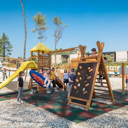 Mobile Homes With Pool In Tar - Porec-istrien 38572 假日公园 波雷奇