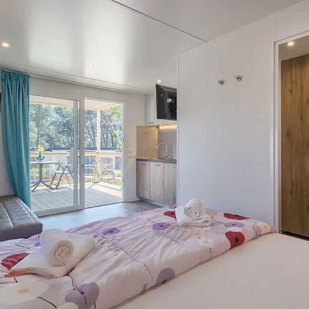 Mobile Homes With Pool In Tar - Porec-istrien 38572 波雷奇