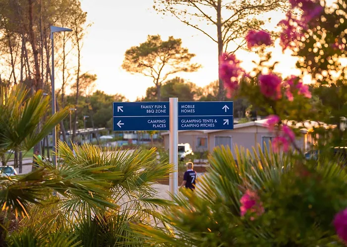 Mobile Homes With Pool In Tar - Porec-istrien 38572 Village de vacances Poreč