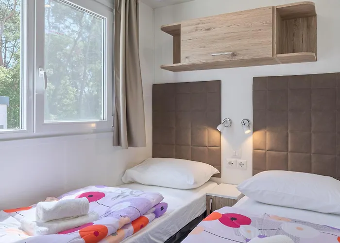 Village de vacances Mobile Homes With Pool In Tar - Porec-istrien 38572 Poreč