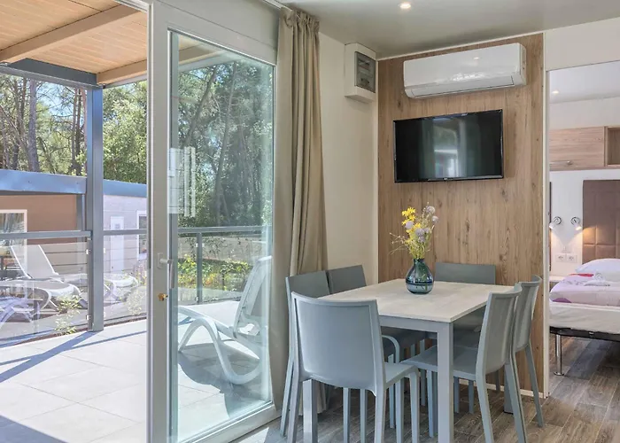 Village de vacances Mobile Homes With Pool In Tar - Porec-istrien 38572 Poreč